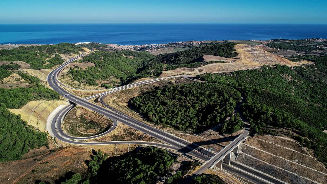 20220412-海外事业部-阿尔及利亚CHERCHELL绕城高速公路项目获评为 “对外投资及经济合作典型项目”-照片1.jpg