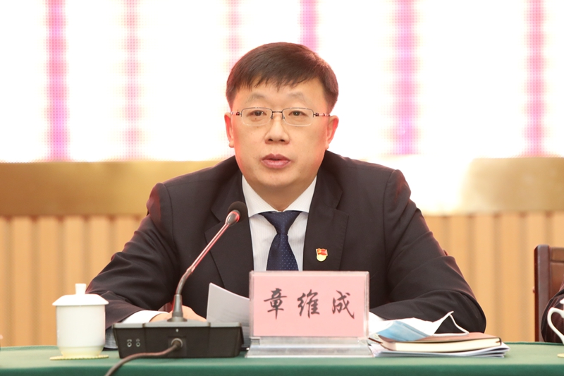 章维成_副本.jpg 章维成_副本.jpg