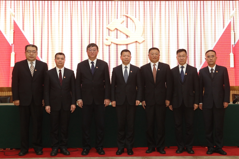 党委班子合影_副本.jpg 党委班子合影_副本.jpg